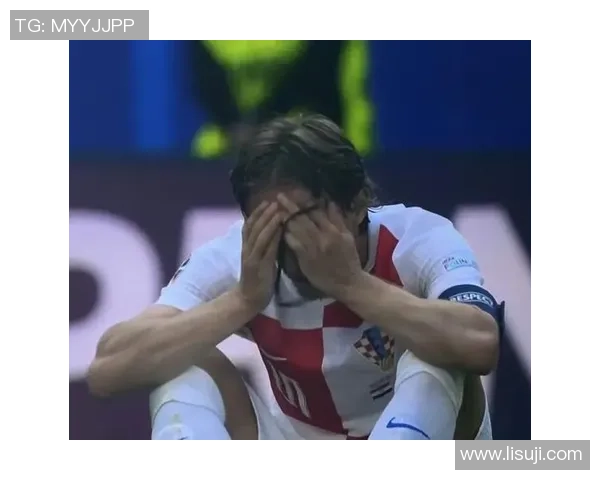 足球明星意外受伤引发关注球迷心痛不已呼吁加强保护措施