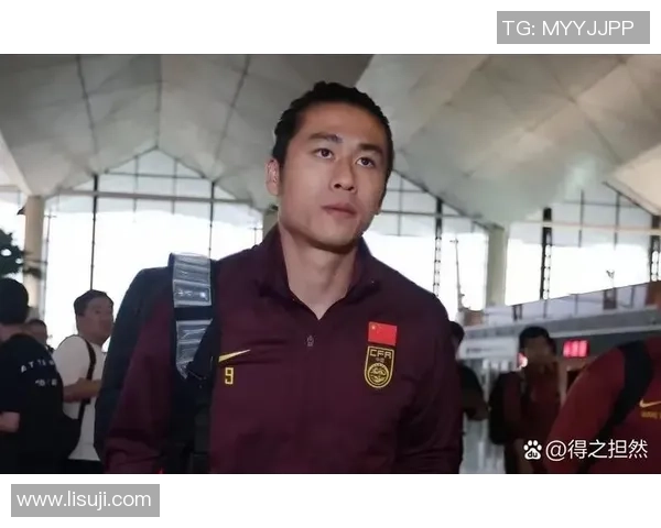 韩国当家足球明星因伤缺席重要比赛球迷惋惜期待早日复出
